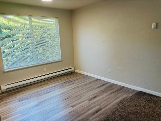 Building Photo - Cute 2 bedroom West Harvard area