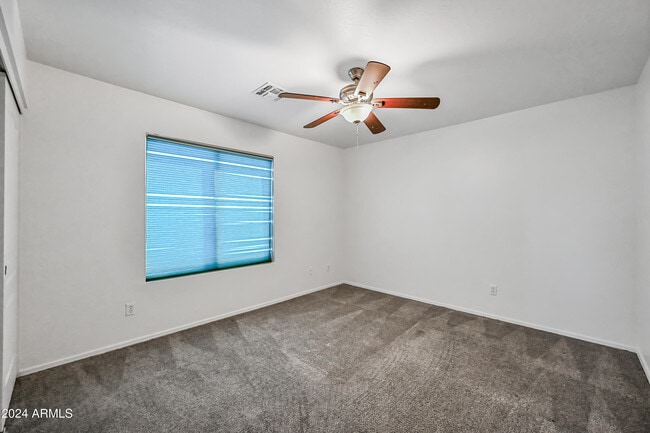 Building Photo - 4633 E Robin Ln
