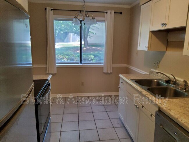 Building Photo - 185 Forest View Dr