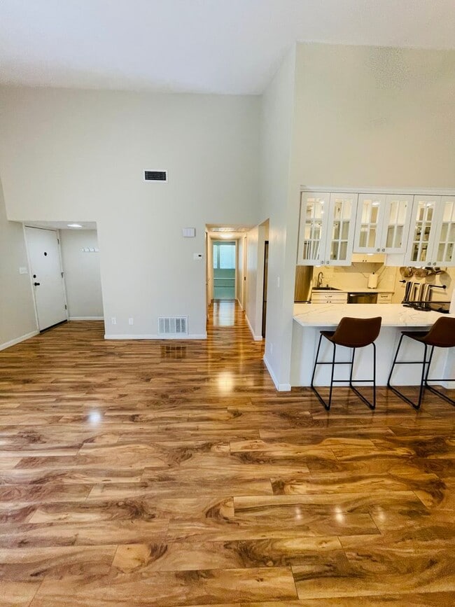 Building Photo - Gorgeous Completely Remodeled Single Story...
