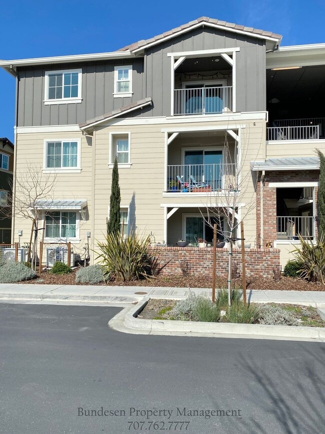 Building Photo - Updated 3rd-Floor Brody Ranch Home with Garage