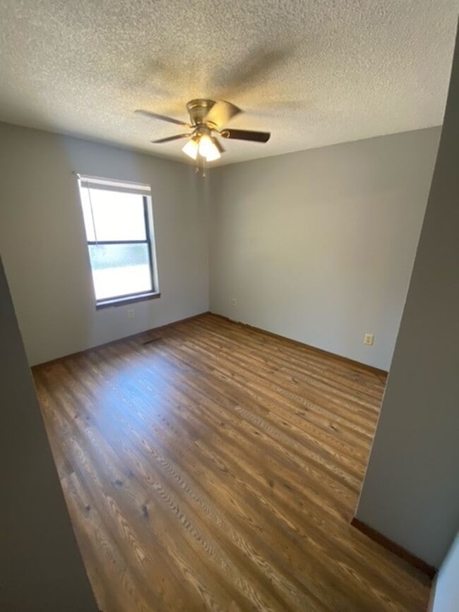 Building Photo - Great Duplex!