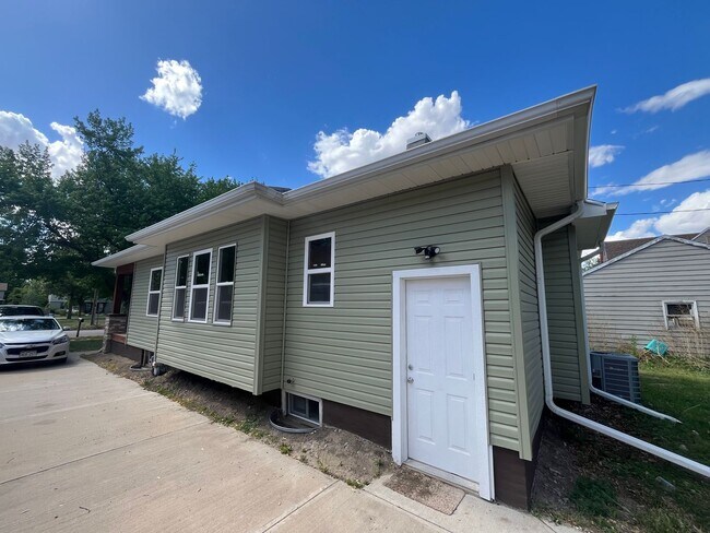 Building Photo - Completely remodeled!