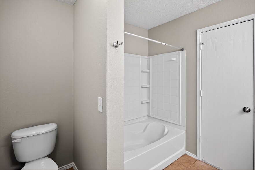 Building Photo - 4608 Merlot Dr