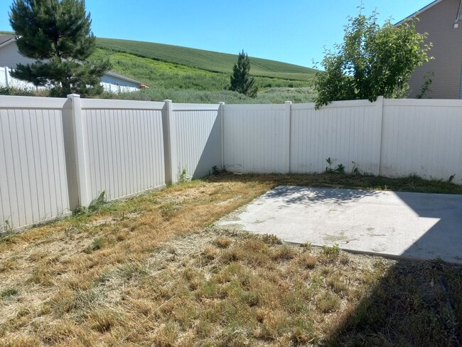 Building Photo - Stylish Comfort in the Heart of Pullman