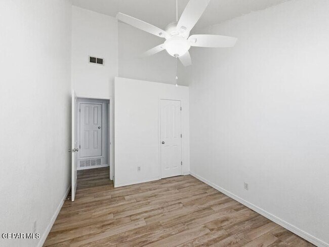 Building Photo - 10888 Loma Franklin Dr
