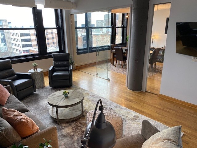 Living to Dining - 2077 E 4th St