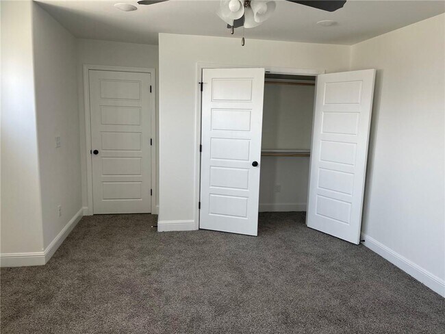 Building Photo - 2111 Periwinkle Pl