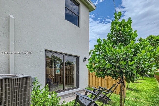 Building Photo - 445 NE 1st St