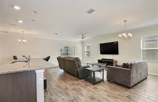 Building Photo - 492 Pinecrest Loop