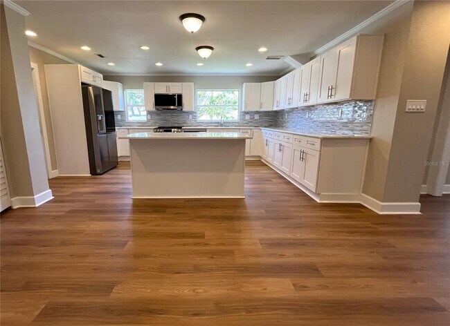 Building Photo - 3807 Belle Vista Dr E