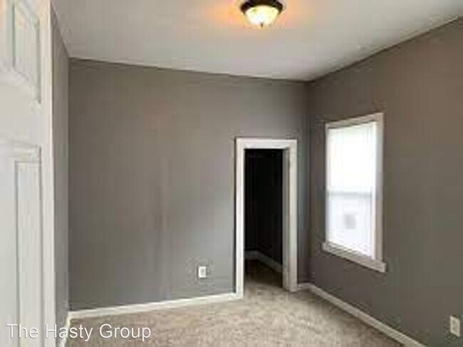 Building Photo - 2 br, 1 bath House - 1618 E 37th St