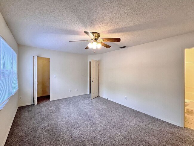 Building Photo - Two-Bedroom Townhome in Winter Haven