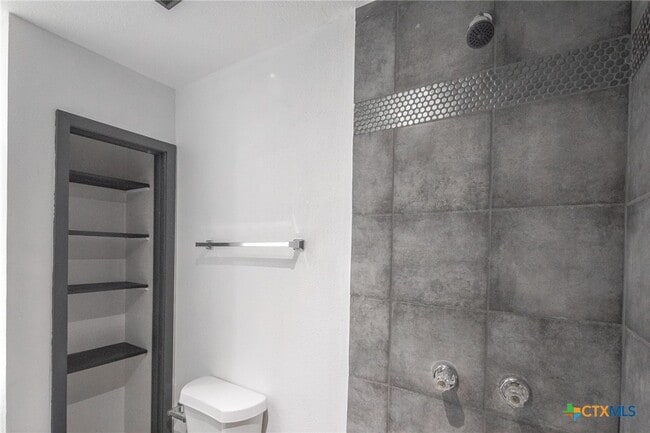 Building Photo - 803 Happy Haven Rd