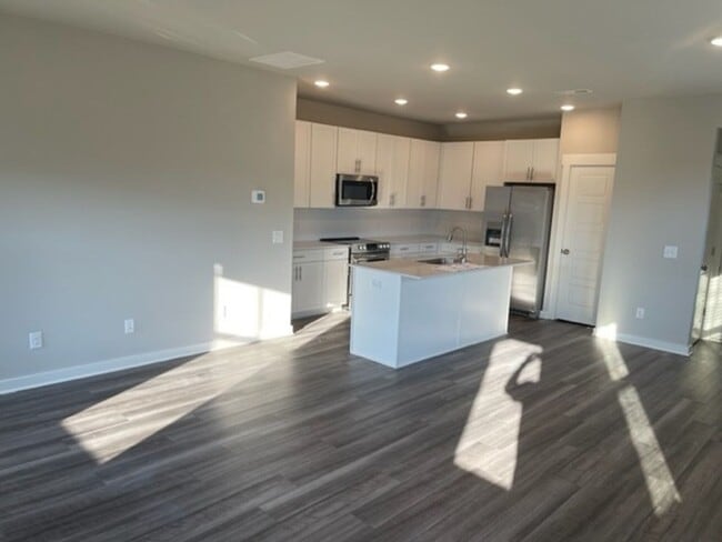 Building Photo - Stunner in Murfreesboro