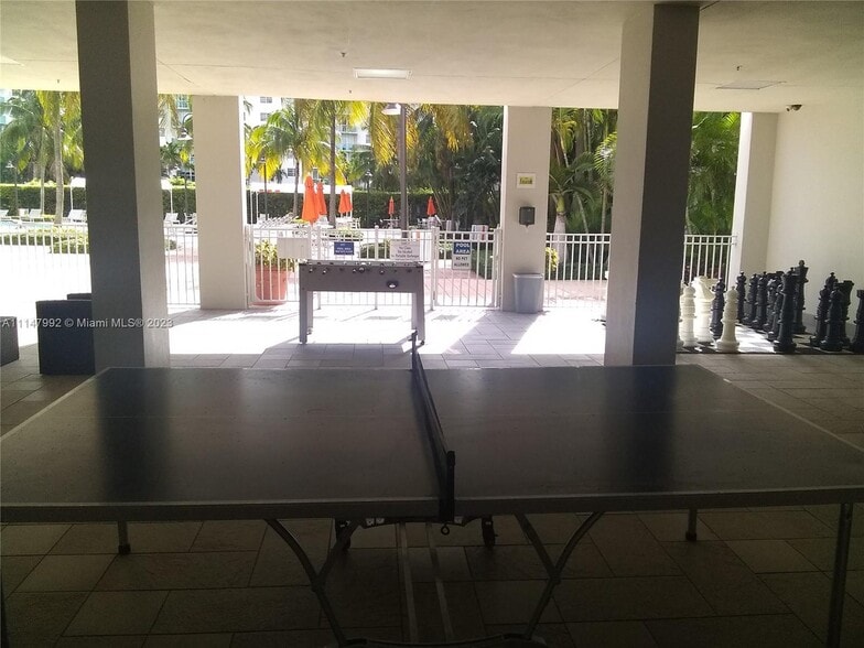 Building Amenities - 19380 Collins Ave