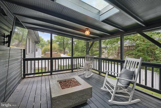 Building Photo - 7910 Bayberry Dr