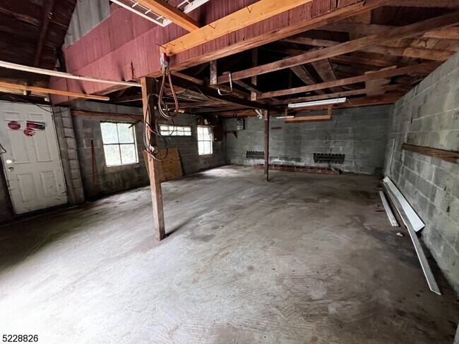 Building Photo - 15 Lawnwood Ave