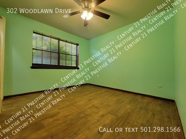 Building Photo - 302 Woodlawn Dr