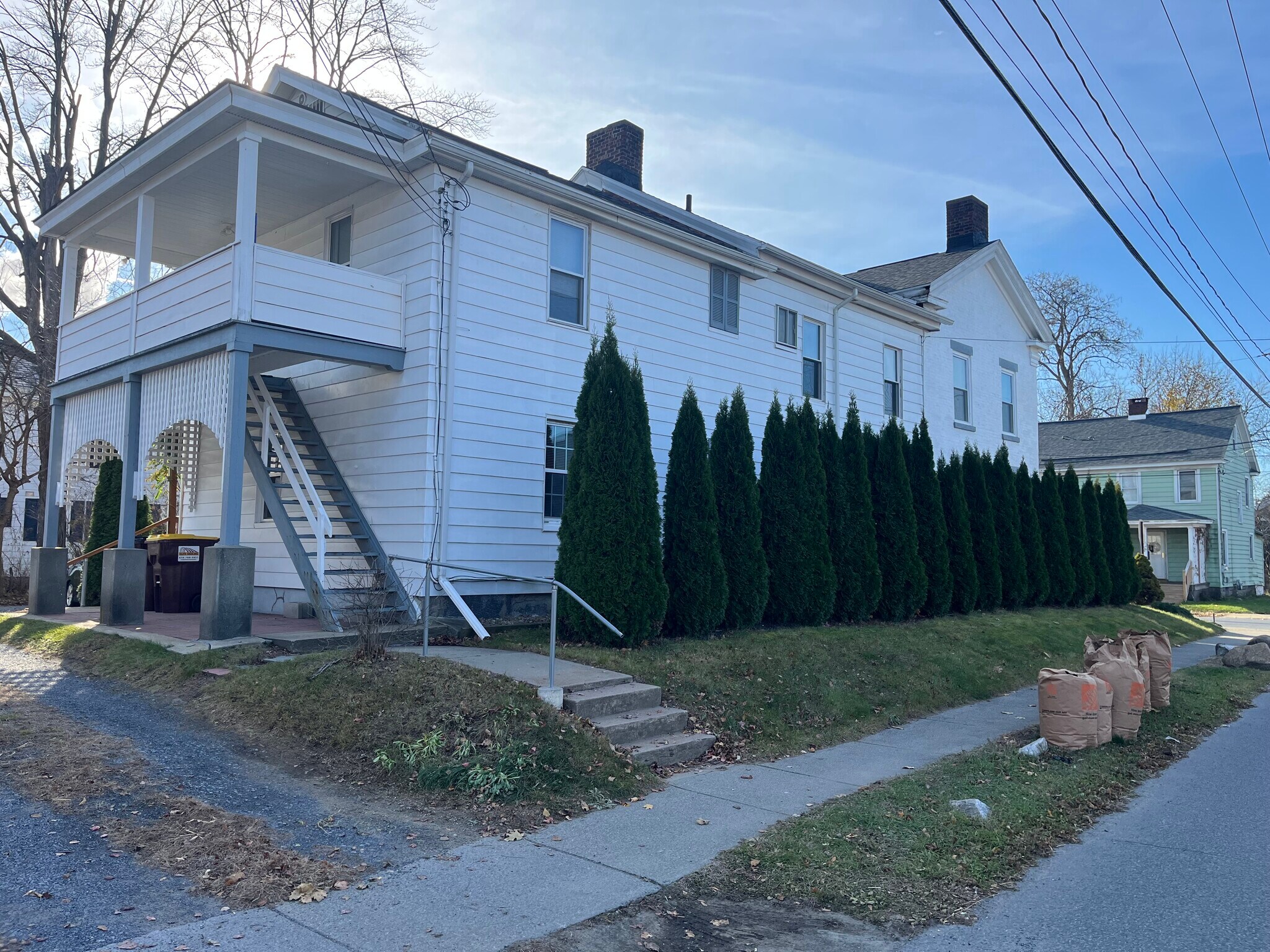 Building Photo - 15 Locust St