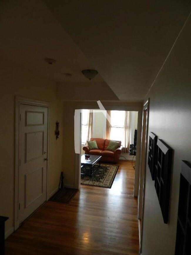 Building Photo - Renovated 3 bed. 1.5 bathroom on Cleveland...