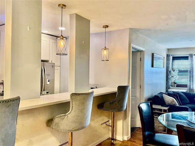 Building Photo - 100 Lincoln Ave