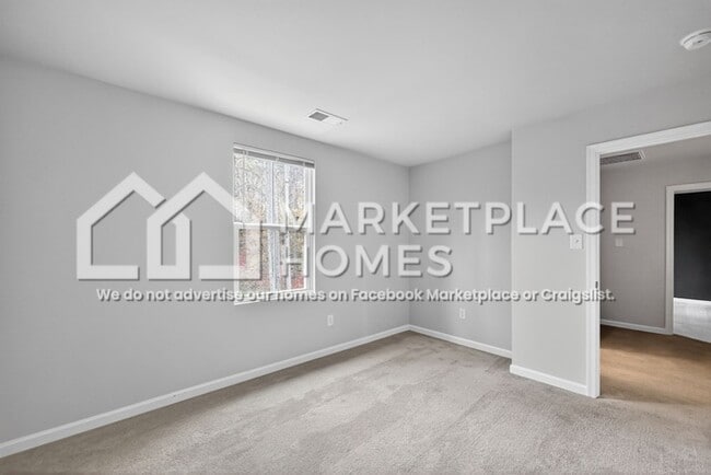 Building Photo - 807 Sun Vly Wy