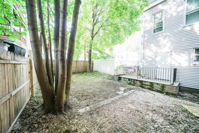 Building Photo - 308 Saratoga St