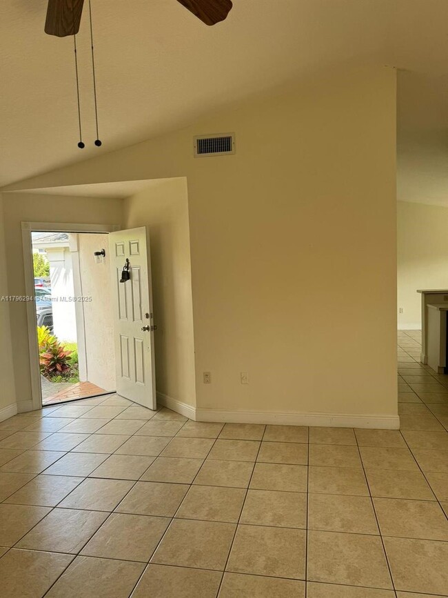 Building Photo - 9847 SW 117th Pl