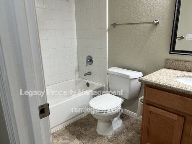 Building Photo - 3715 Tallyho Dr