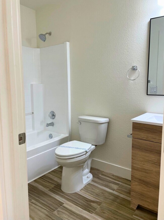 Building Photo - NEWLY RENOVATED 3BD/2BA SINGLE FAMILY HOME IN NORTH LAS VEGAS!