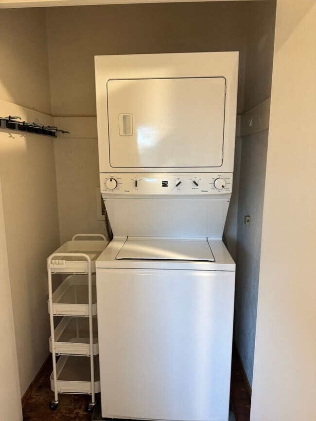 Building Photo - 370 Wright Ave