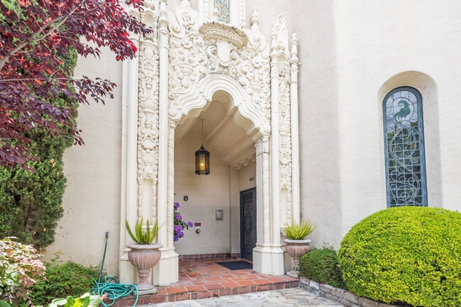 Building Photo - 491 Crescent