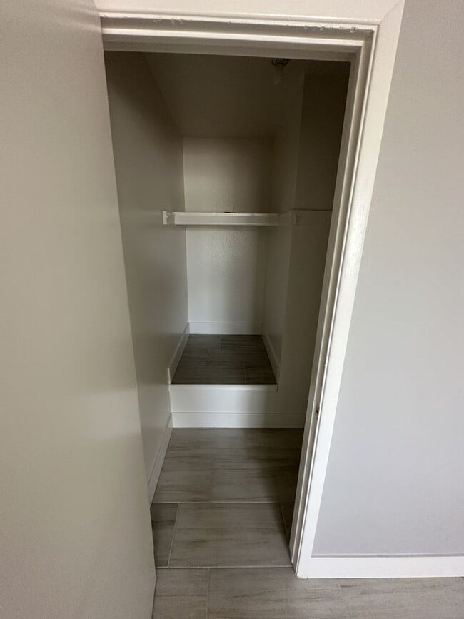 Building Photo - Cozy 2 bd, 1.5 bath condo with open floor plan.