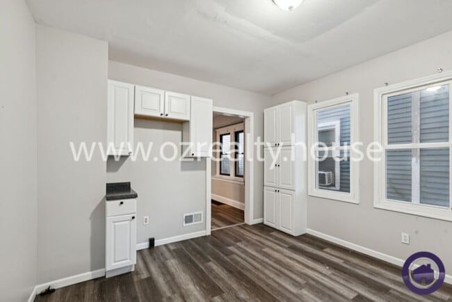 Building Photo - 2824 Chestnut St