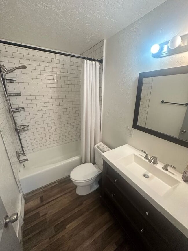 Building Photo - Beautiful home in great location