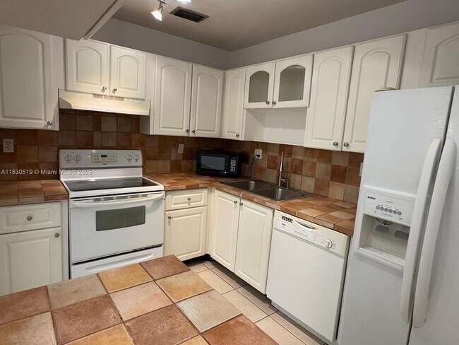 Building Photo - 10441 Mahogany Key Cir