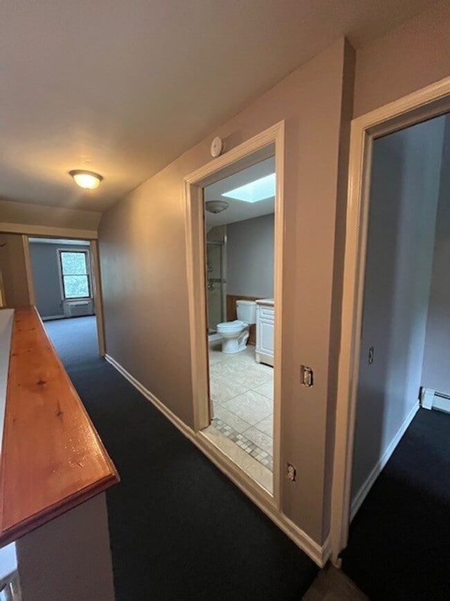 Building Photo - 2 bedroom 2 bathroom