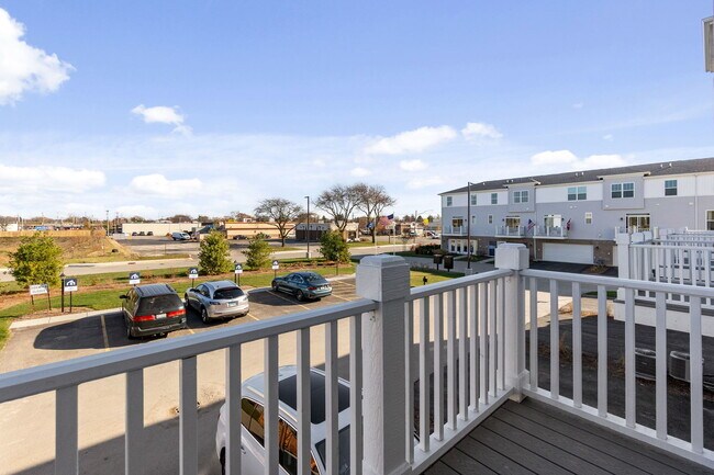 Building Photo - 1548 Slade Wy