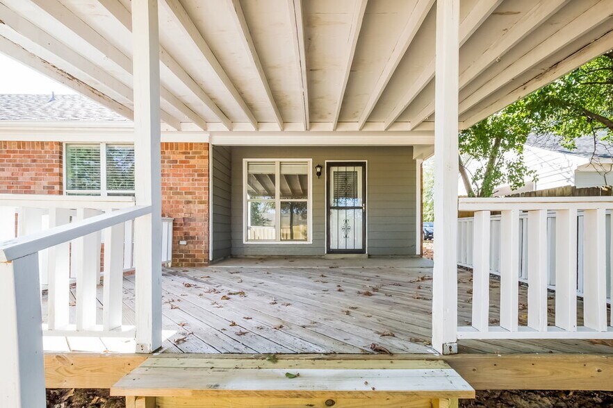 Building Photo - 10378 Yates Dr