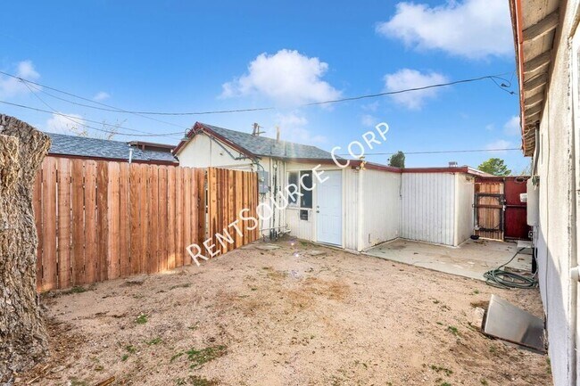 Building Photo - 1040 Flora St