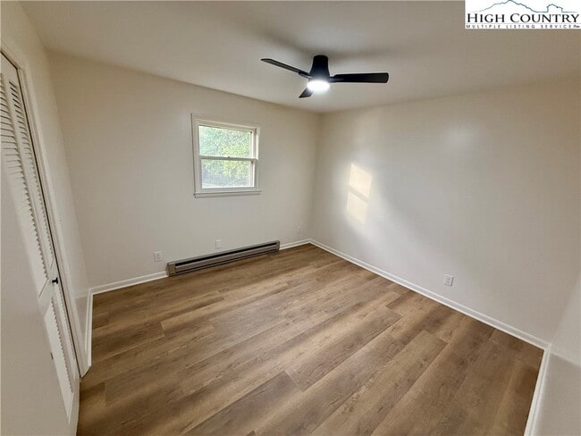 Building Photo - 130 Maple Dr