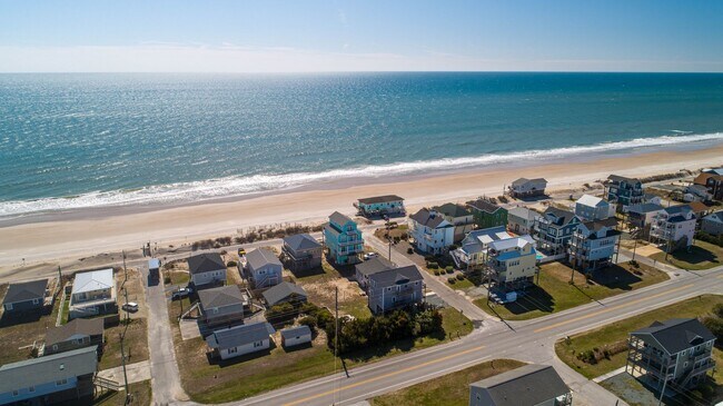 Building Photo - OFF-SEASON FURNISHED RENTAL AVAILABLE JAN and FEB '26