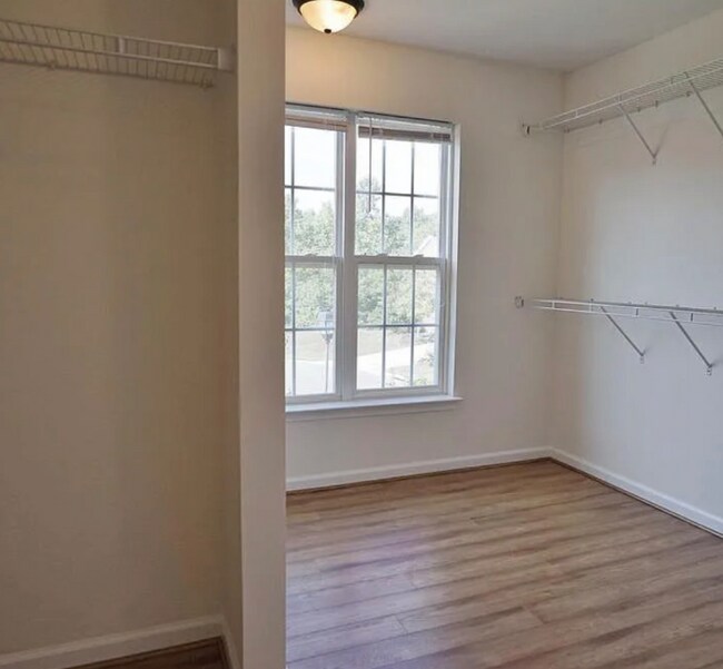 Building Photo - 46123 Gooseneck Dr