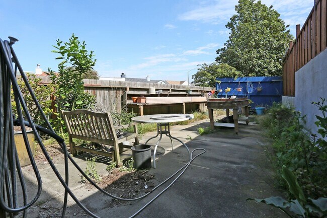 Building Photo - Two-story, 3BR/2.5BA Single family home in...