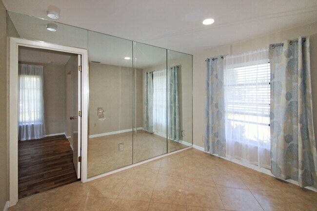 Building Photo - South Venice Annual Home for Rent