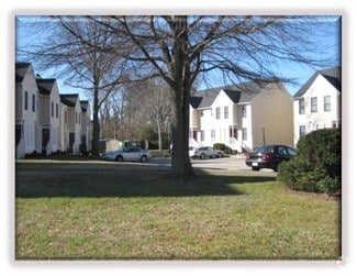 Building Photo - 2024 Elmhurst Ln