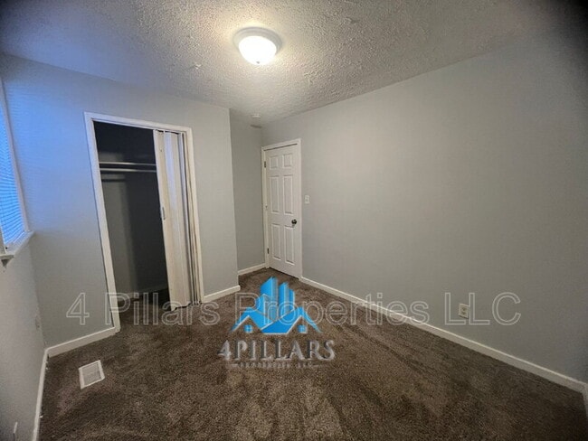 Building Photo - 1311 E Columbus Dr