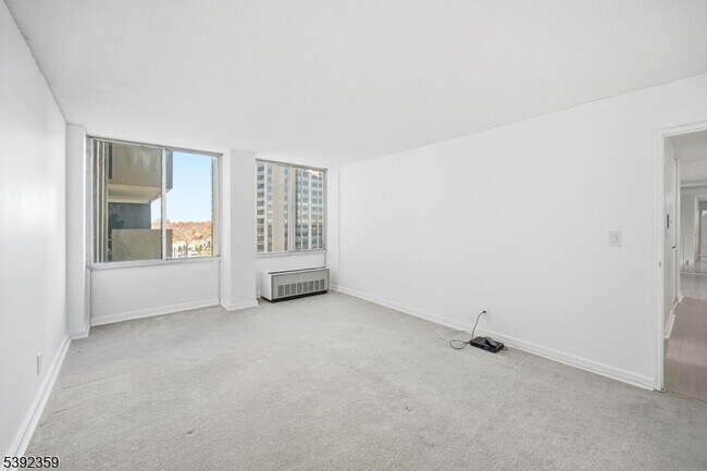 Building Photo - 300 Winston Dr