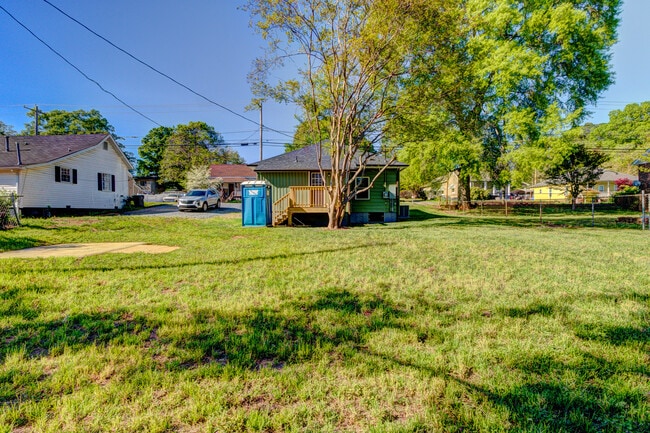 Building Photo - 221 Walker St